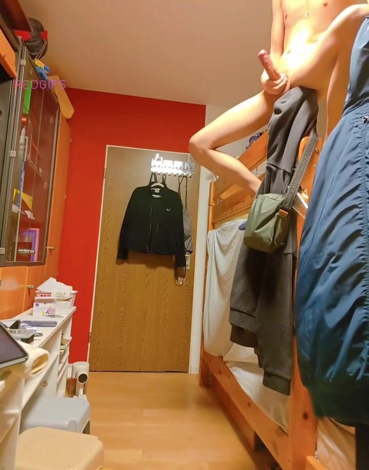 包皮チンコの十代がシコって射精