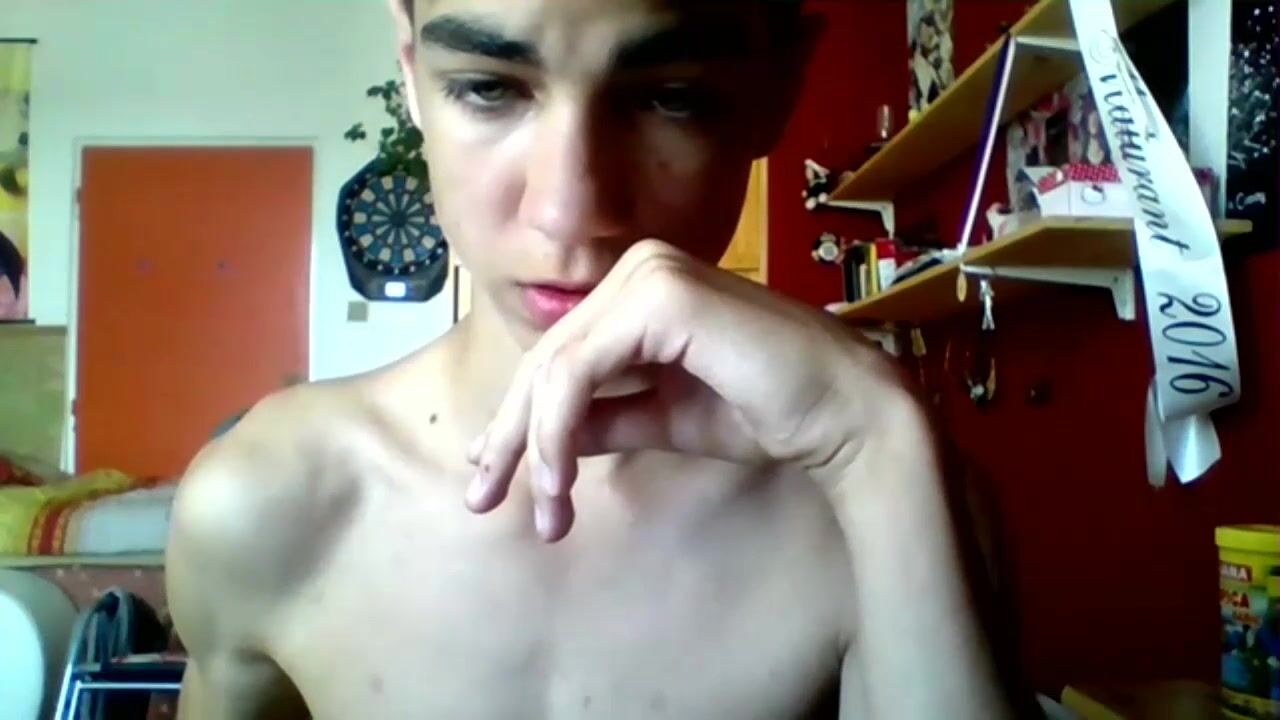 Uncut twink jerks on webcam - class of 2016