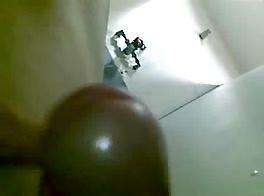 トイレの下での行為 2