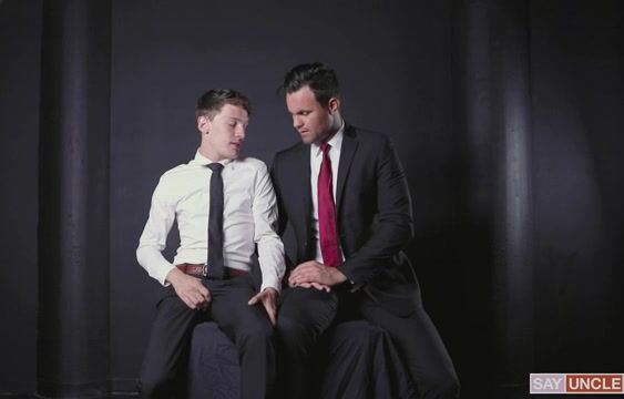 Skin-on-skin twink confesses to muscle daddy's bare cock