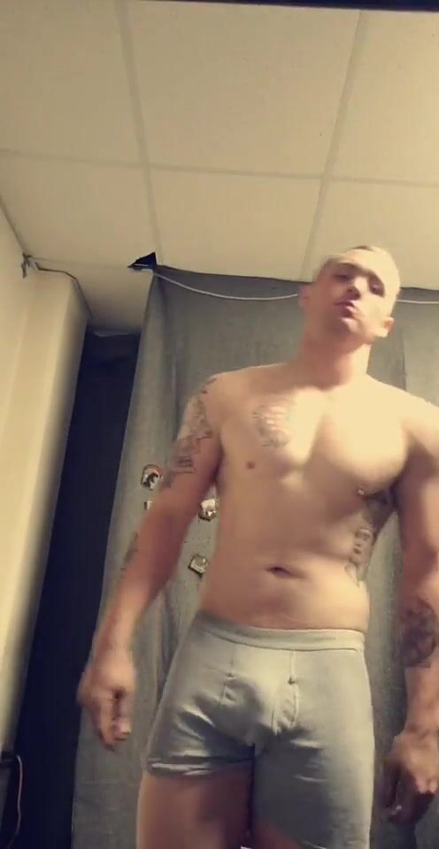 Us army dude strips nude showing shaved cock