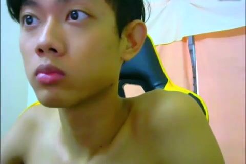 Ushkyboy spritzt hart auf webcam