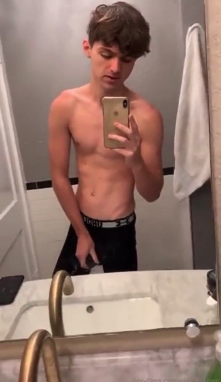 Trashy twink jerks verbal cock