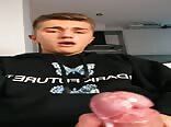 Grosse éjaculation sur cam gay porno