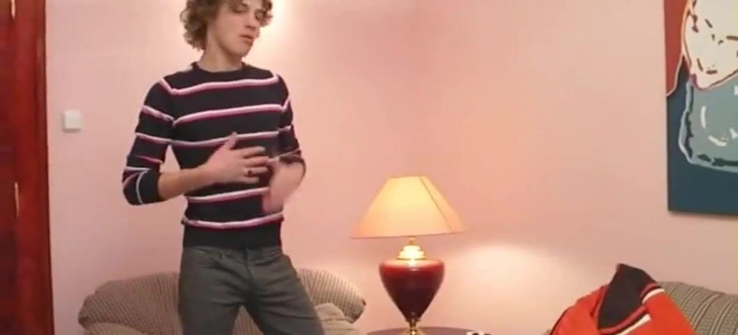 Blond twink cums hard in solo show