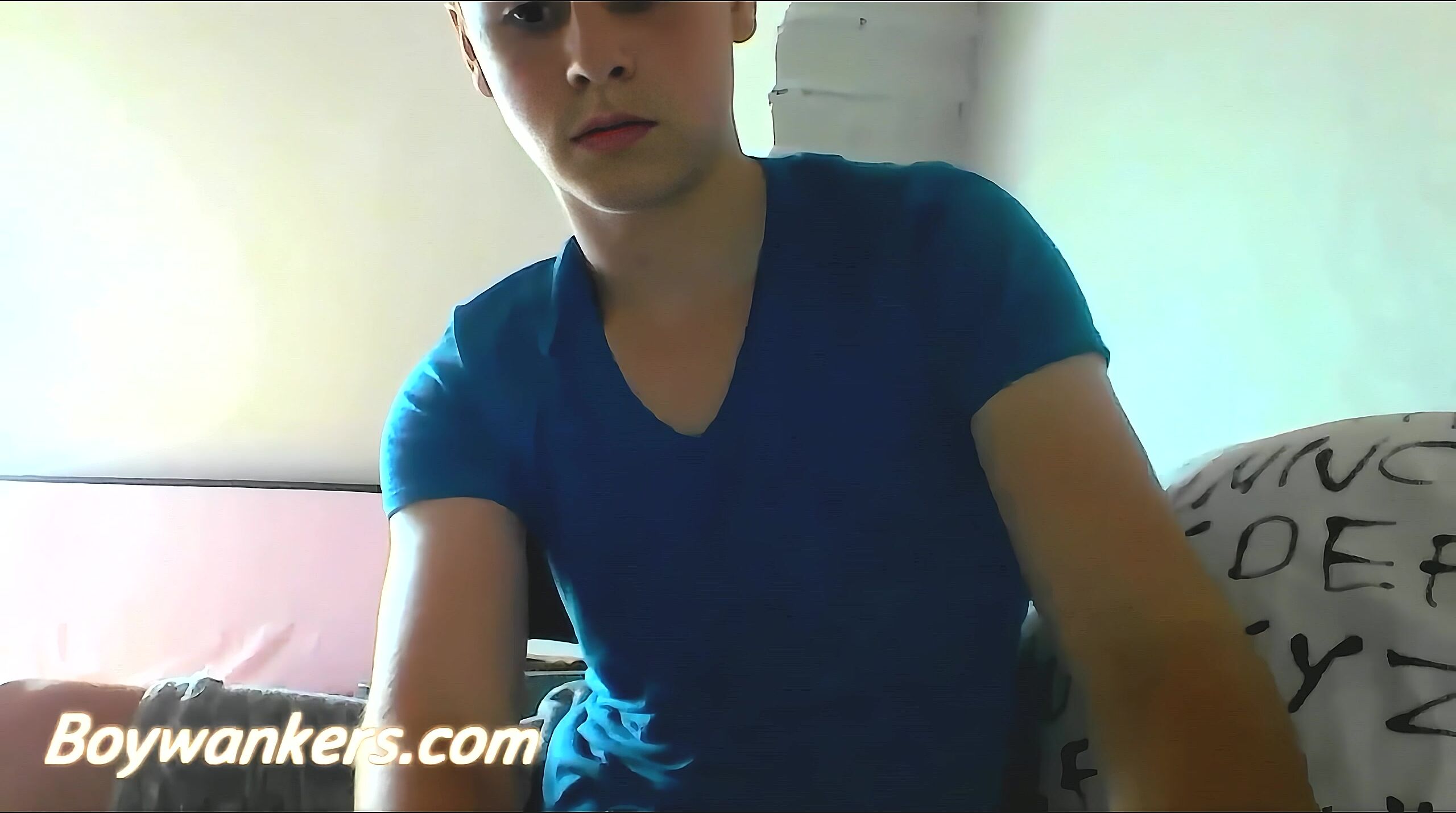 Chico lindo se pajea la polla dura