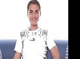 हैंडसम अकेला लड़का अपने मुँह में झड़ता है