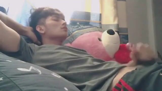 Vietnamese boy is horny as hell and can't hold his cum