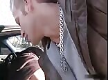парни на автобусной остановке ждут секса без презерватива