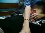гладкий дрочер дрочит на камеру
