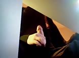 男子生徒が机の下でオナニーしている