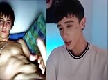 Chico twink lindo divirtiéndose en webcam con amigos