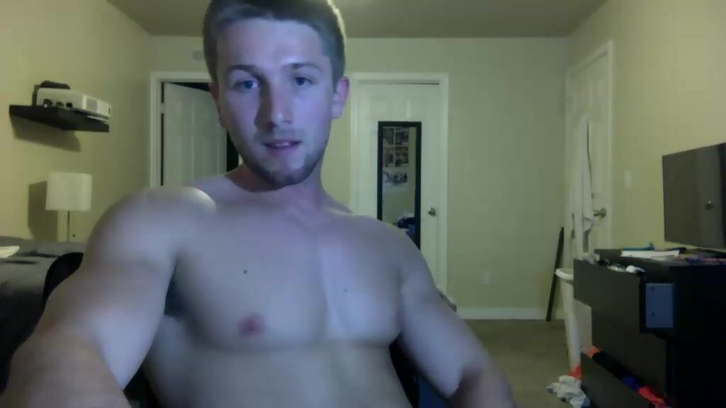 Webcam hunk jerks and cums hard