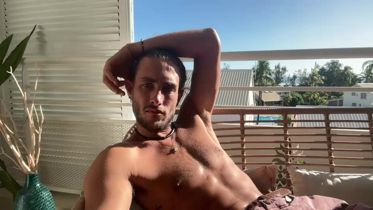 Straight webcam guy jerks off