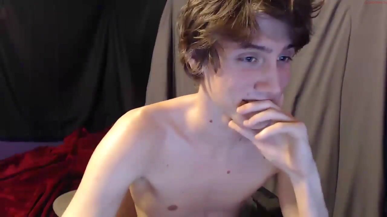 惊喜同性恋色情 tube 与 twink 爸爸肌肉无套