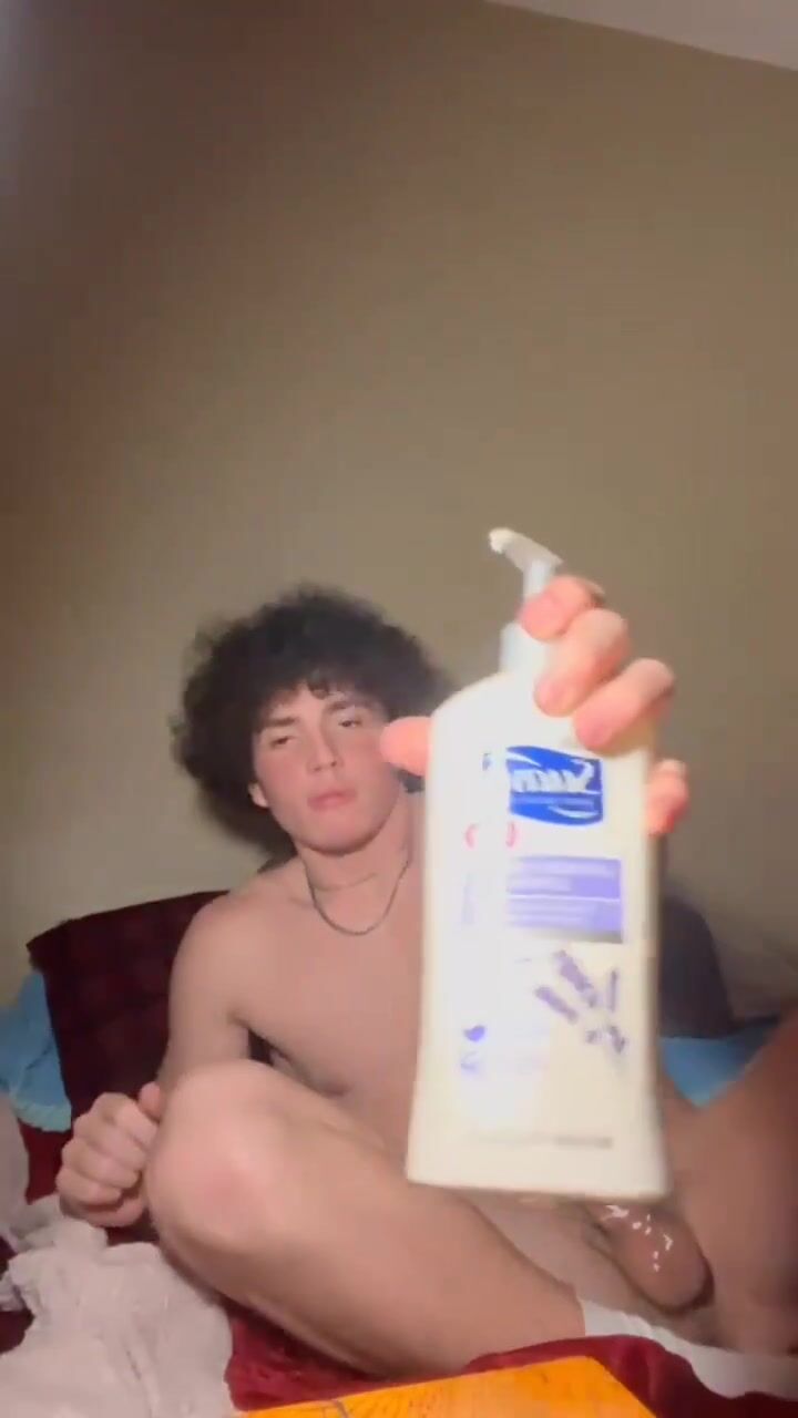 White Afro Lubes Up Gay Porn Tube