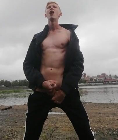 Geiler boy wichsen outdoor uncut shaved