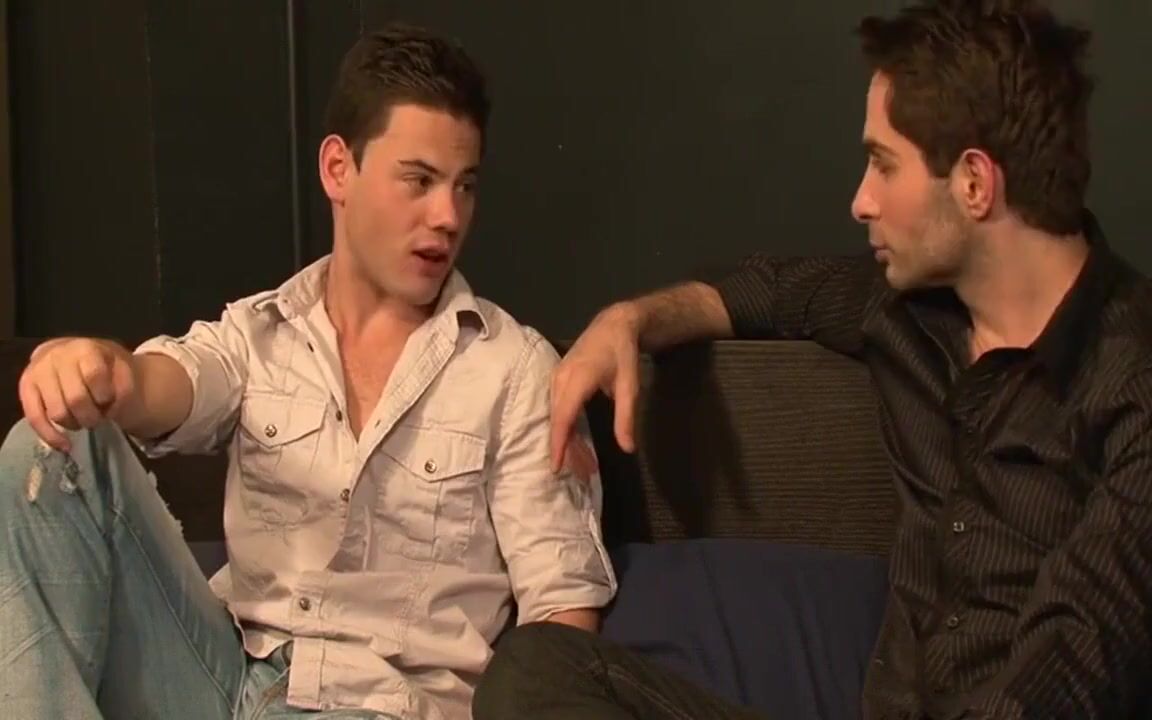 Twink-date ohne gummi reitet schwanz