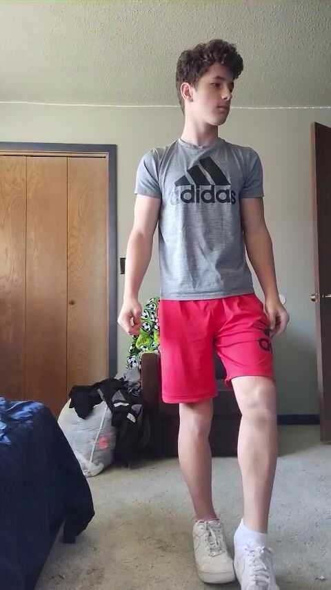 Ydray-vid_little mr red shorts strip boys porn
