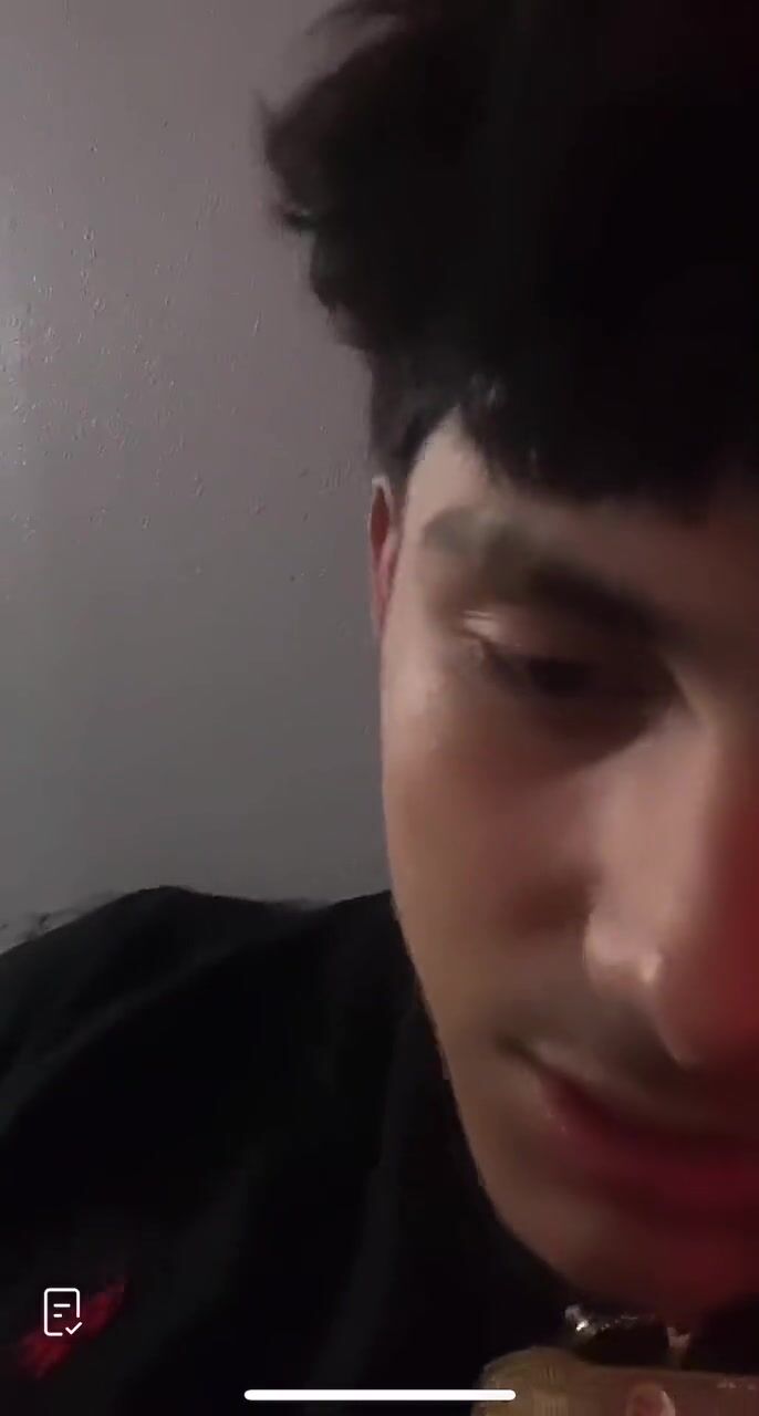 Garoto se masturbando / batendo na cabeça ao vivo no tiktok 23/11/22
