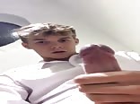 Acción porno gay en cámara con rubio adolescente