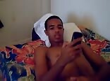 Dominikanischer twink nimmt papas rohen schwanz im zug