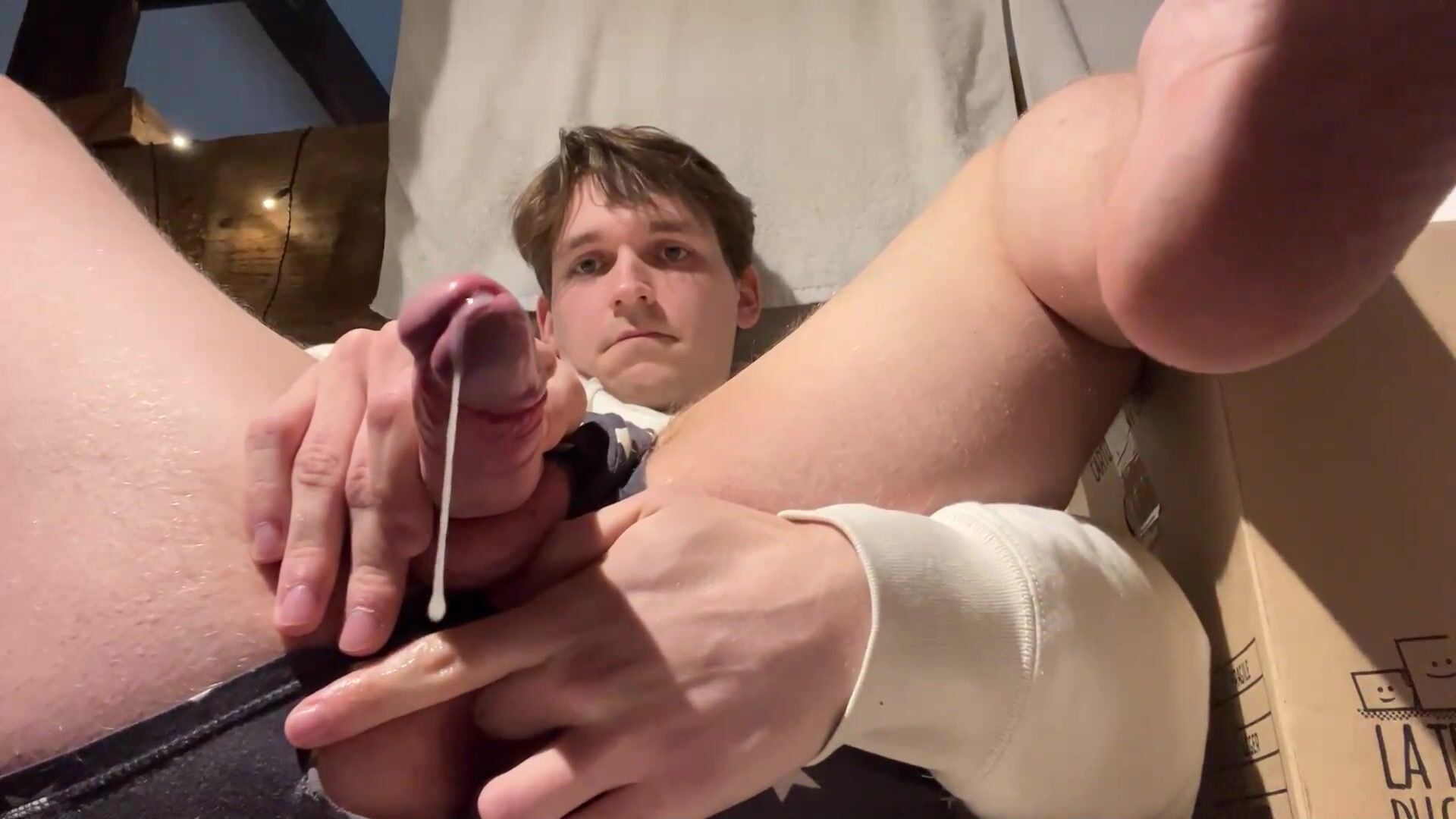 Adolescente gemendo enfia o dedo na xoxota do garoto da webcam até ...