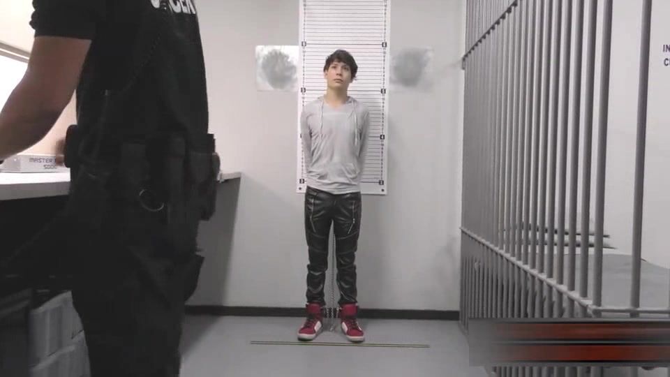 Young hustler locked up: raw jail prison hooker sneaker stories