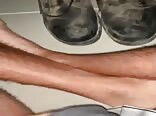 Israelischer soldat spritzt auf die unterwäsche und stiefel seines ...