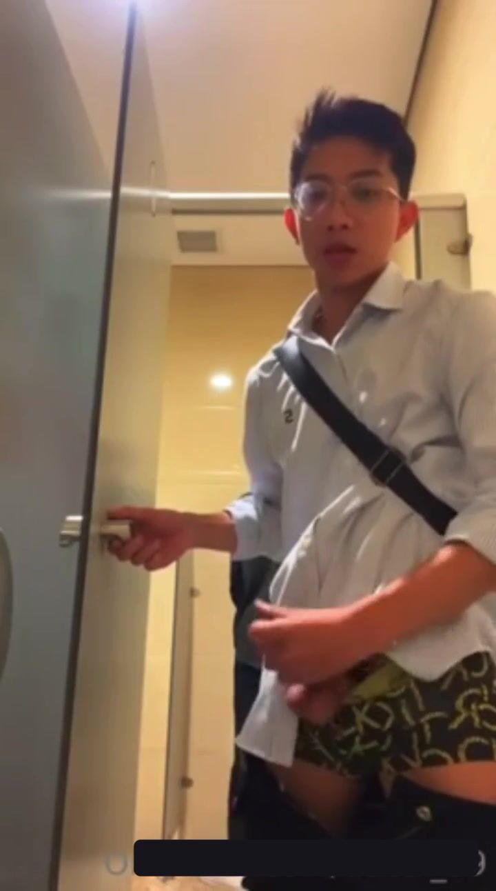 Twink escolar bate sua pica dura novamente