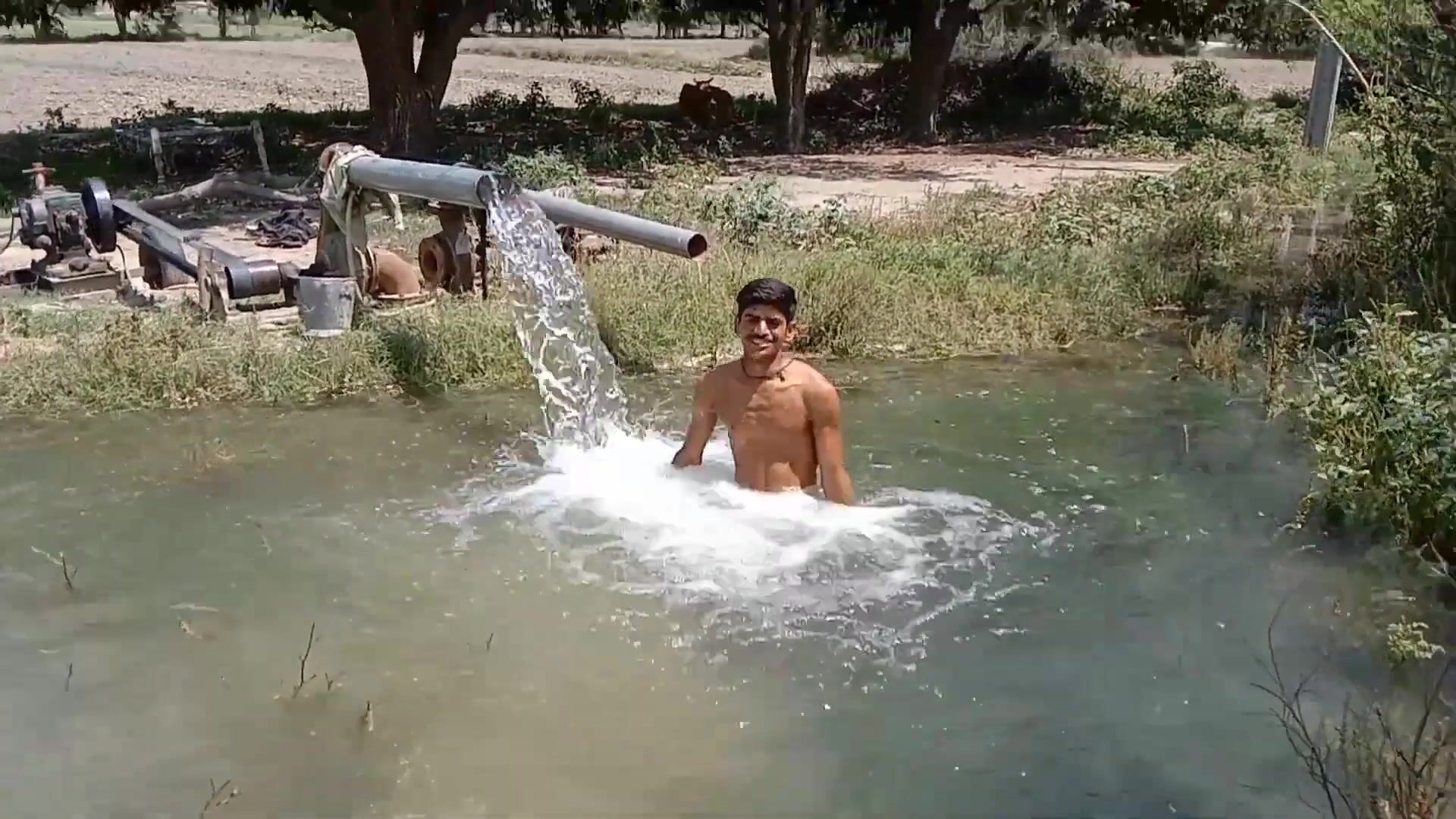 مراهق يقدر بعمق زبًا سميكًا جيدًا