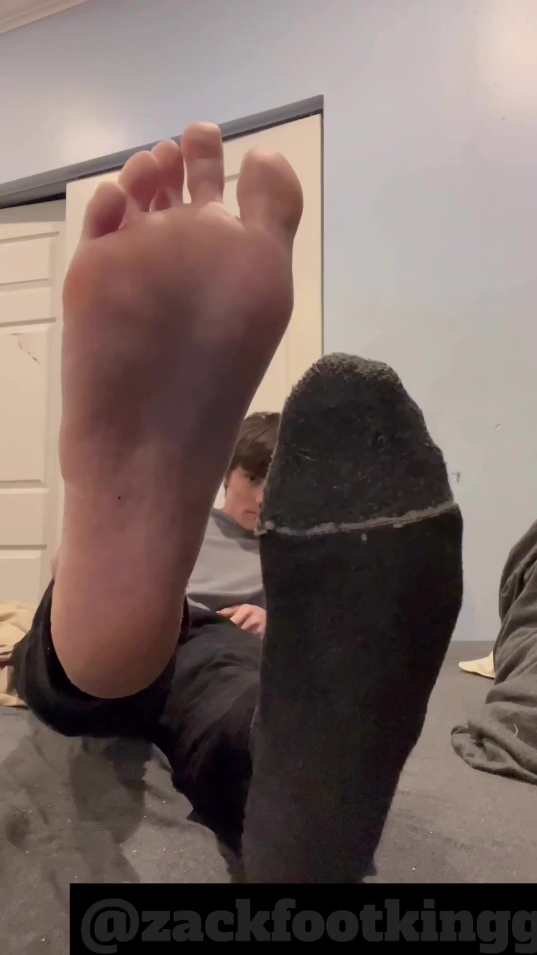 Zach flaunts his hot feet