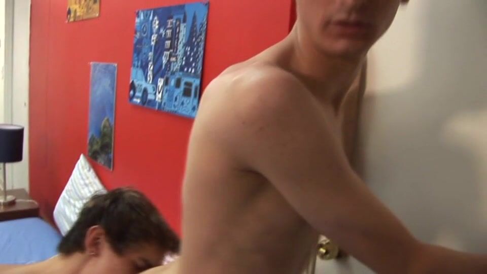 Bareback twink takes raw cock from muscle daddy