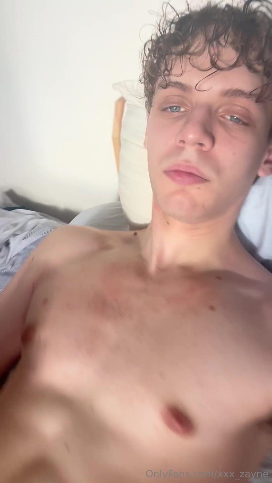 Cute twink zayne takes raw nighttime cock